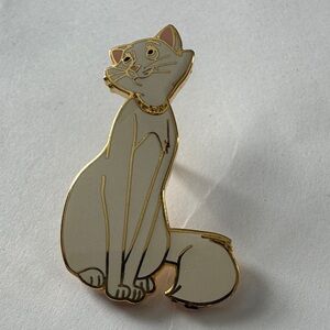 Disney’s Aristocats Duchess pin